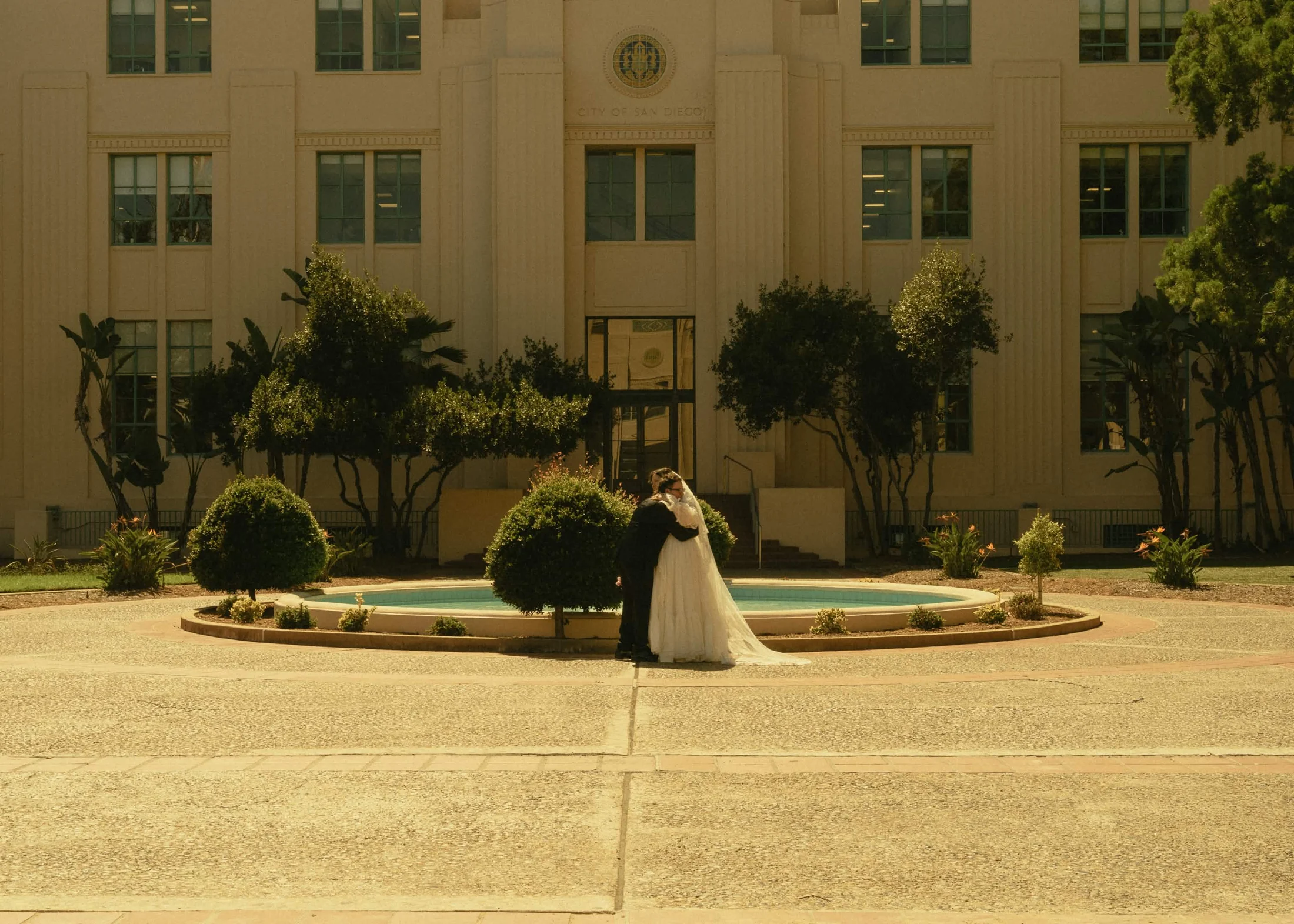 Samantha and Stephen embracing together in front of the fountain